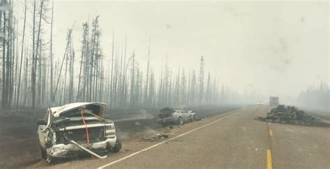 Military responds as wildfires close evacuation routes out of N.W.T. towns